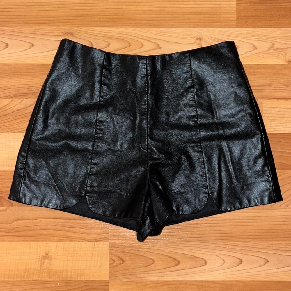 Leather Pleated Shorts Forever 21 Pleather Faux Lined Shiny - Night Out ✨